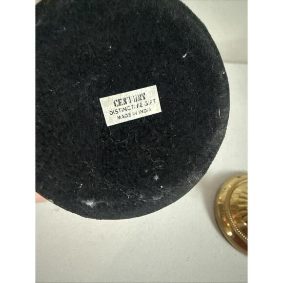 Vintage brass candlesticks set of two, 7.5 inches - Picture 7 of 15